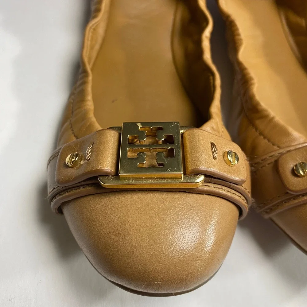 Tory Burch Ambrose Gold Logo Reva Cap Toe Ballet Flats Classic Tan Leather‎ 5.5